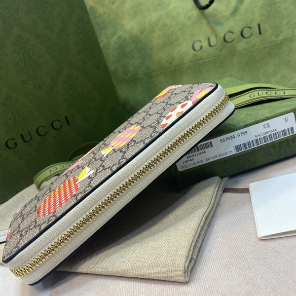 グッチ財布コピー背面デザイン